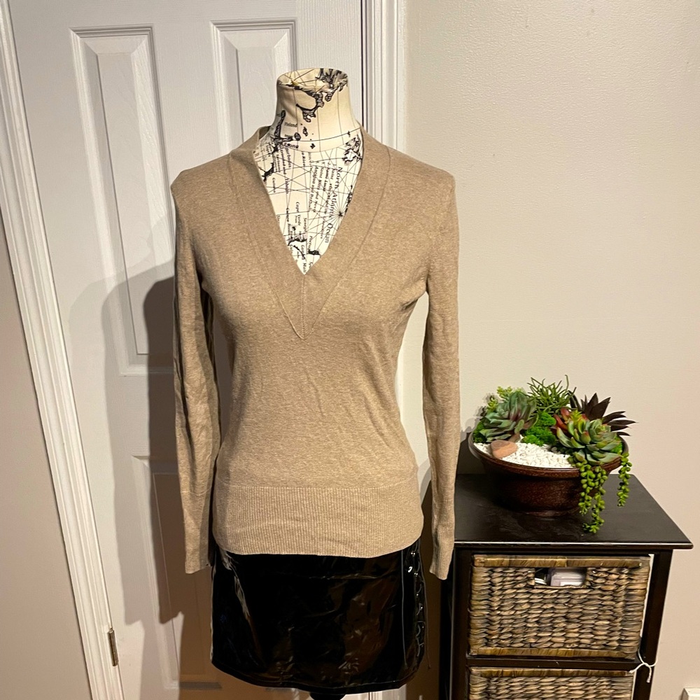 Banana Republic Silk Cashmere pullover Neutral Clasic Preppy soft cozy sweater S